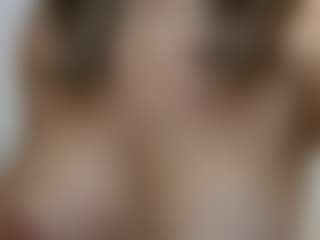 Live cam show with Anastasia - Toys on Hubzter Live