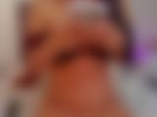 Live cam show with isabella-bunny - Teen (18+) on Free Soda