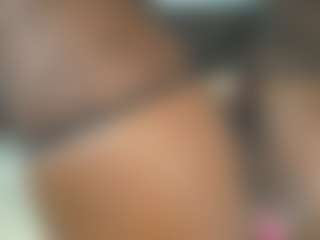 Live cam show with Maddy - Black Toys on CamClone