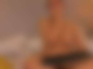 Live cam show with elizabeth-bree - Butt Plug on Big Tits