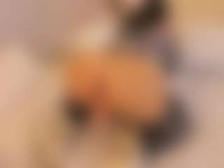 Live cam show with elizabeth-bree - Butt Plug on Camsoda