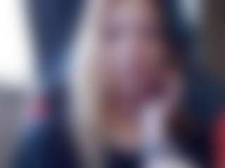 Live cam show with karoline1201 - Living Room on Dolls Live