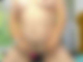 nikol32 MILF webcam performer live streaming