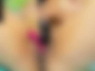 nikol32 MILF webcam performer live streaming