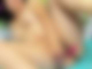 nikol32 MILF webcam performer live streaming