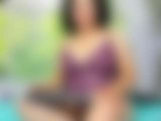 nikol32 MILF webcam performer live streaming