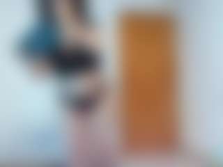 nikol32 MILF webcam performer live streaming