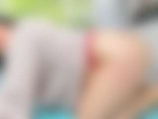 Live cam show with nikol32 - Living Room on AdultVida.com