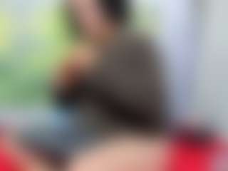 Live cam show with nikol32 - Living Room on 1on1-livenow