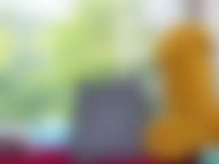 nikol32 MILF webcam performer live streaming