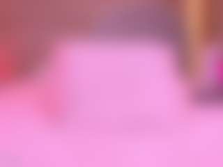 Live cam show with Danna Berlin - Petite on AdultVida.com