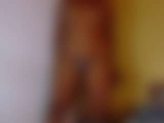 Naomhy MILF webcam performer live streaming