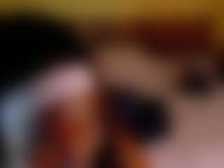 Naomhy MILF webcam performer live streaming