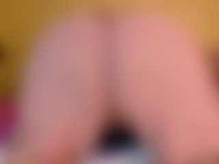 Naomhy MILF webcam performer live streaming