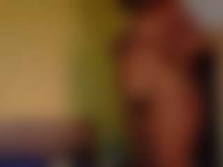 Naomhy MILF webcam performer live streaming