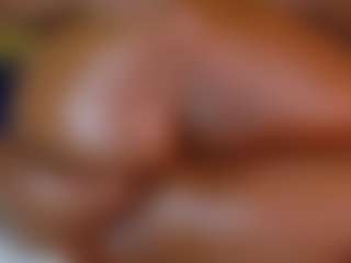 Naomhy MILF webcam performer live streaming