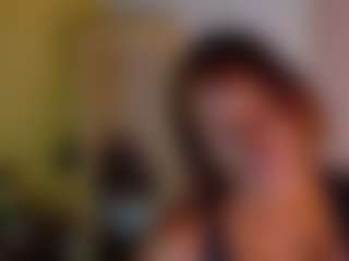 Naomhy MILF webcam performer live streaming
