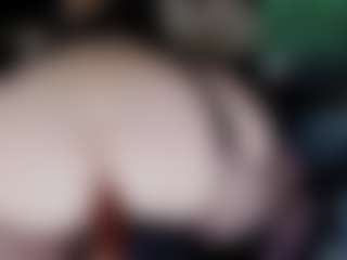 Live cam show with Doomed Nympho - Squirt on CamClone