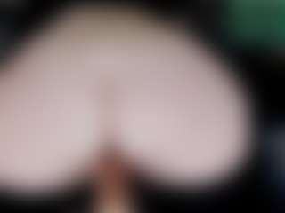 Live cam show with Doomed Nympho - Shaved on friskycurves.com