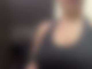 Live cam show with Liz Martins - Interactivetoy Teen (18+) on boobsie.com