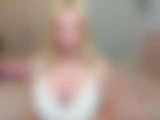 Live cam show with jacksonchloex - Cosplay MILF on Mixed Magazine Live