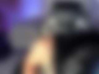 Live cam show with dannadomiinguez - Garter on Milf Play