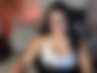Live cam show with dannadomiinguez - Garter on SinfulBabes