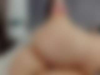 Live cam show with Laurel - MILF on PervPlay.com