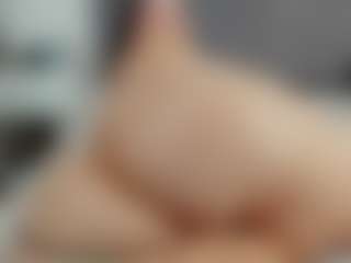 Live cam show with Laurel - Strapon on Gym Cam Girls