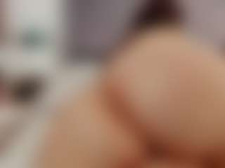 Live cam show with Laurel - Strapon on Camsoda