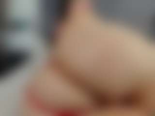 Live cam show with Laurel - Grey Eyes on Milf Play