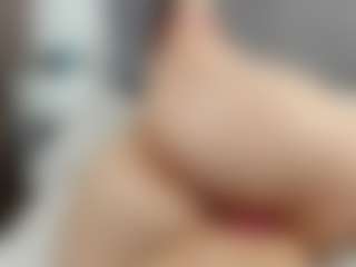 Live cam show with Laurel - Mature Young Adult on Camsoda