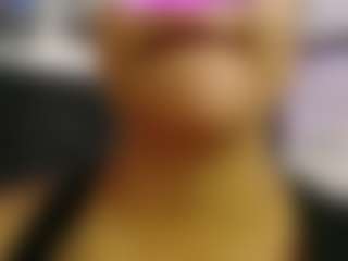 Live cam show with raynastone - Chubby on TeamSkeetLive