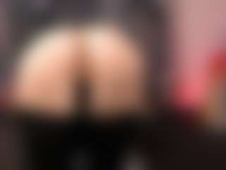 Sarsei MILF webcam performer live streaming