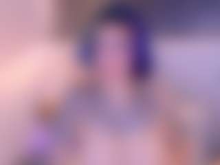 Live cam show with Annie - Raven Hair on xDating