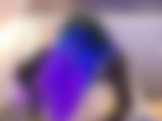 Live cam show with Annie - Shaved Pussy on StripNow