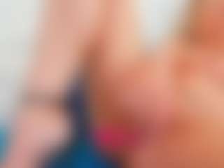Live cam show with Karissia - MILF on CamwithHer
