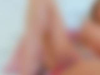 Live cam show with Karissia - Blonde Hair on SmokeAndPoke