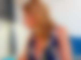 Live cam show with Karissia - Blonde Hair MILF on Camsoda