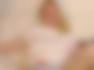 Live cam show with LauraSky - Hairy Pussy MILF on Camsoda