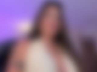 Live cam show with Gia Ferrera - Petite on Lustler