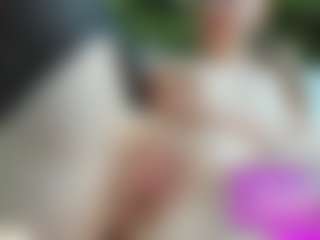 SansaStaark MILF webcam performer live streaming
