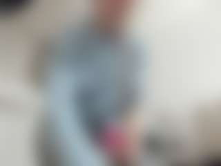SansaStaark MILF webcam performer live streaming