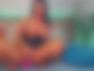 LindaMaia MILF webcam performer live streaming