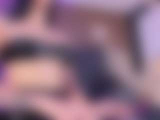 Live cam show with Megan Foxy - Green Eyes on friskycurves.com