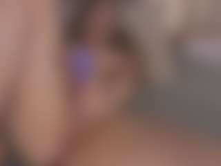 Live cam show with Chloe Dee - Public on Milfs Live