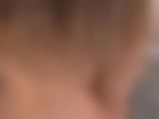 Live cam show with Chloe Dee - Tight on Camsoda