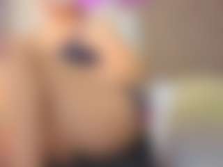 Live cam show with MatureVeronica - Flashing on Camsoda