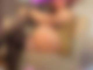 MatureVeronica MILF webcam performer live streaming