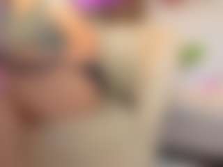 Live cam show with MatureVeronica - Facial Piercings on Camming Site